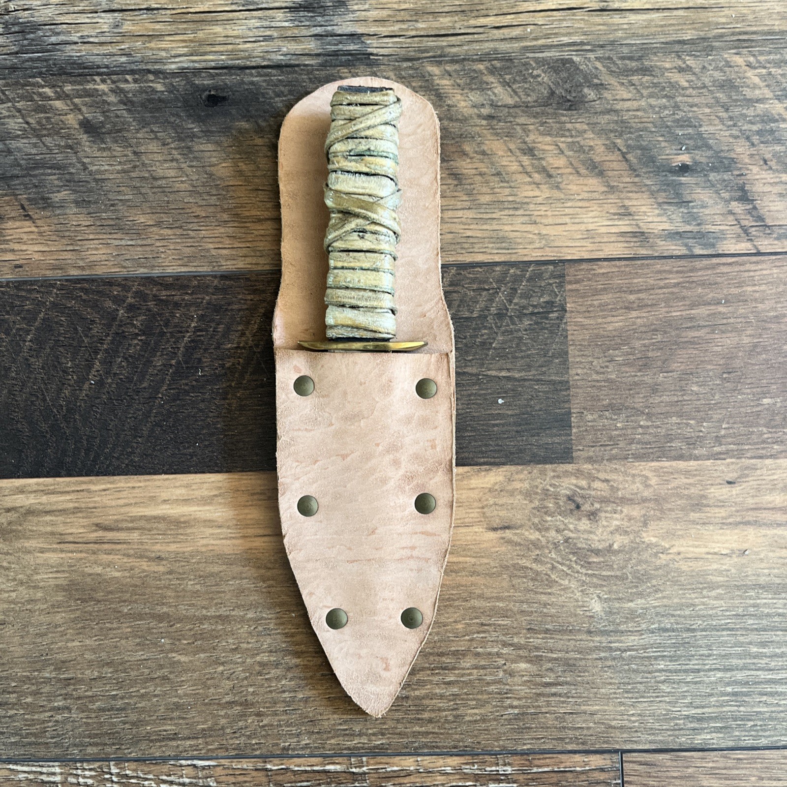 Vintage Larry Benoit S E Handmade Knife. Deer Hide Handle From 2001 Buck .