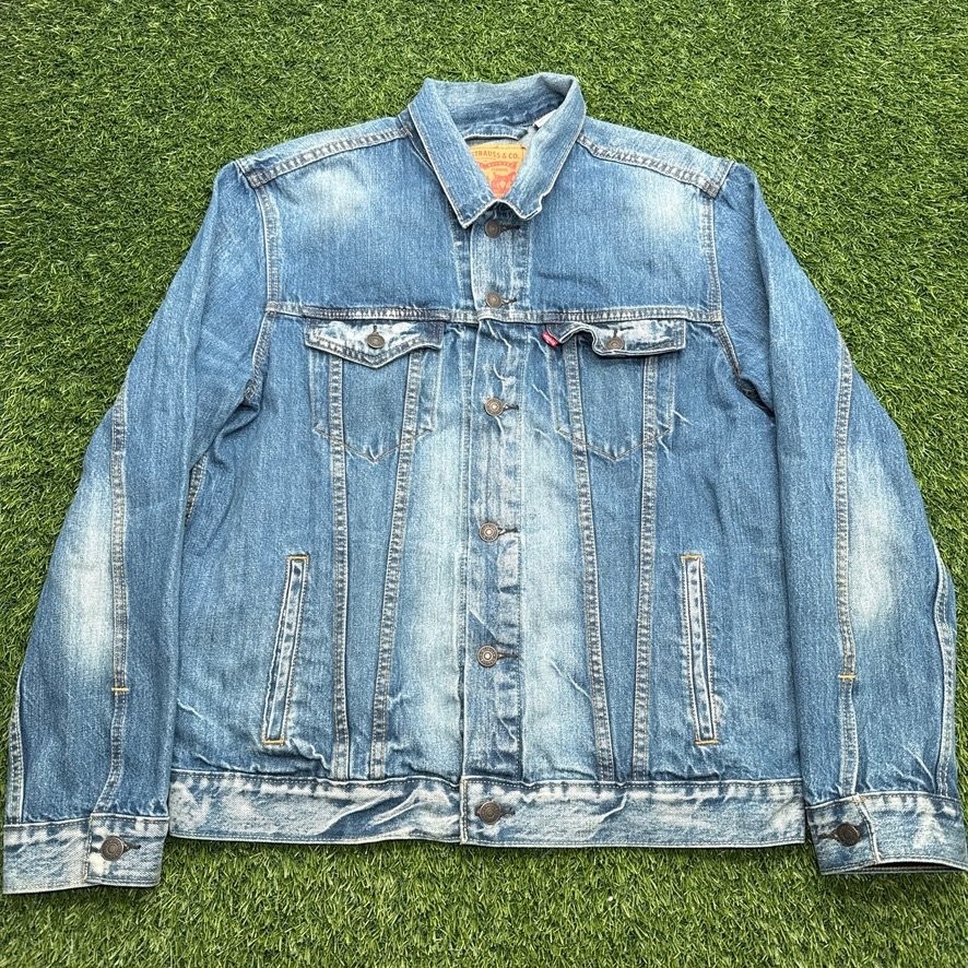 Vintage Y2K Levi\'s Denim Trucker Jacket Men\'s  L Blue Button Front Large Jean