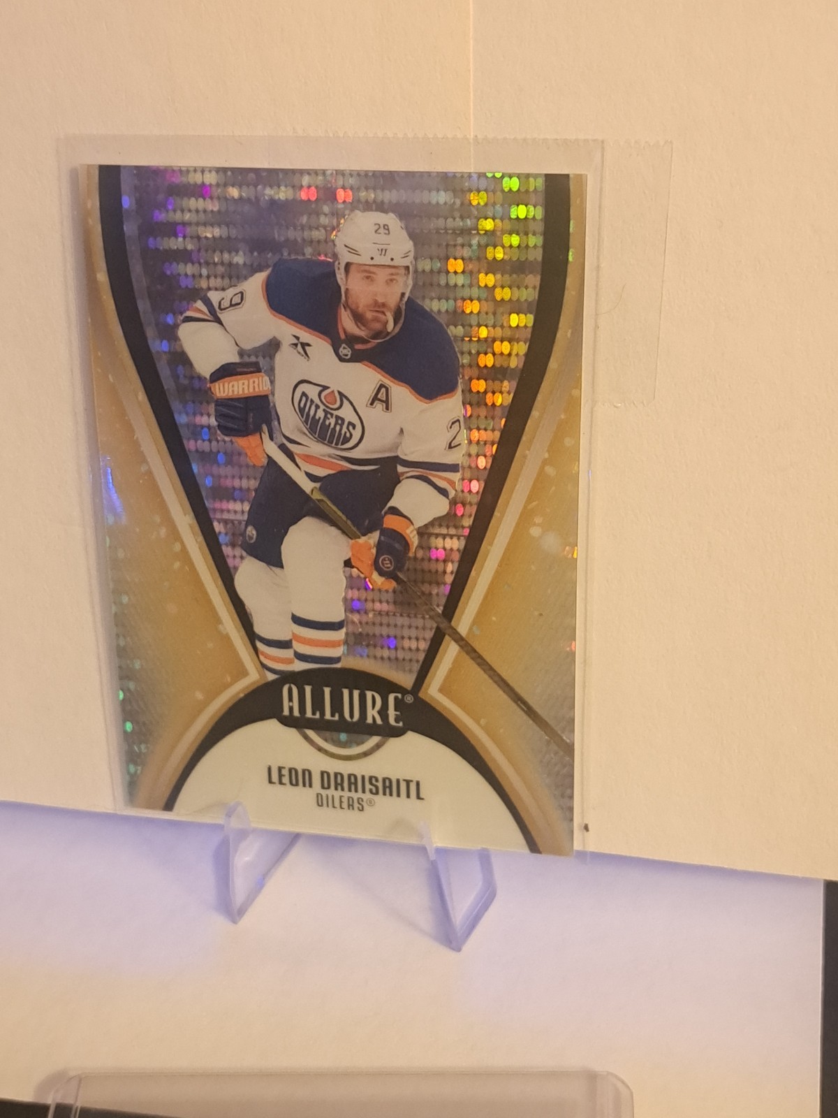 2025-26 Allure Hockey Leon Draisaitl Gold Glitter Bomb #51/199 2025-26 Allure Hockey Leon Draisaitl Gold Glitter Bomb #51/199