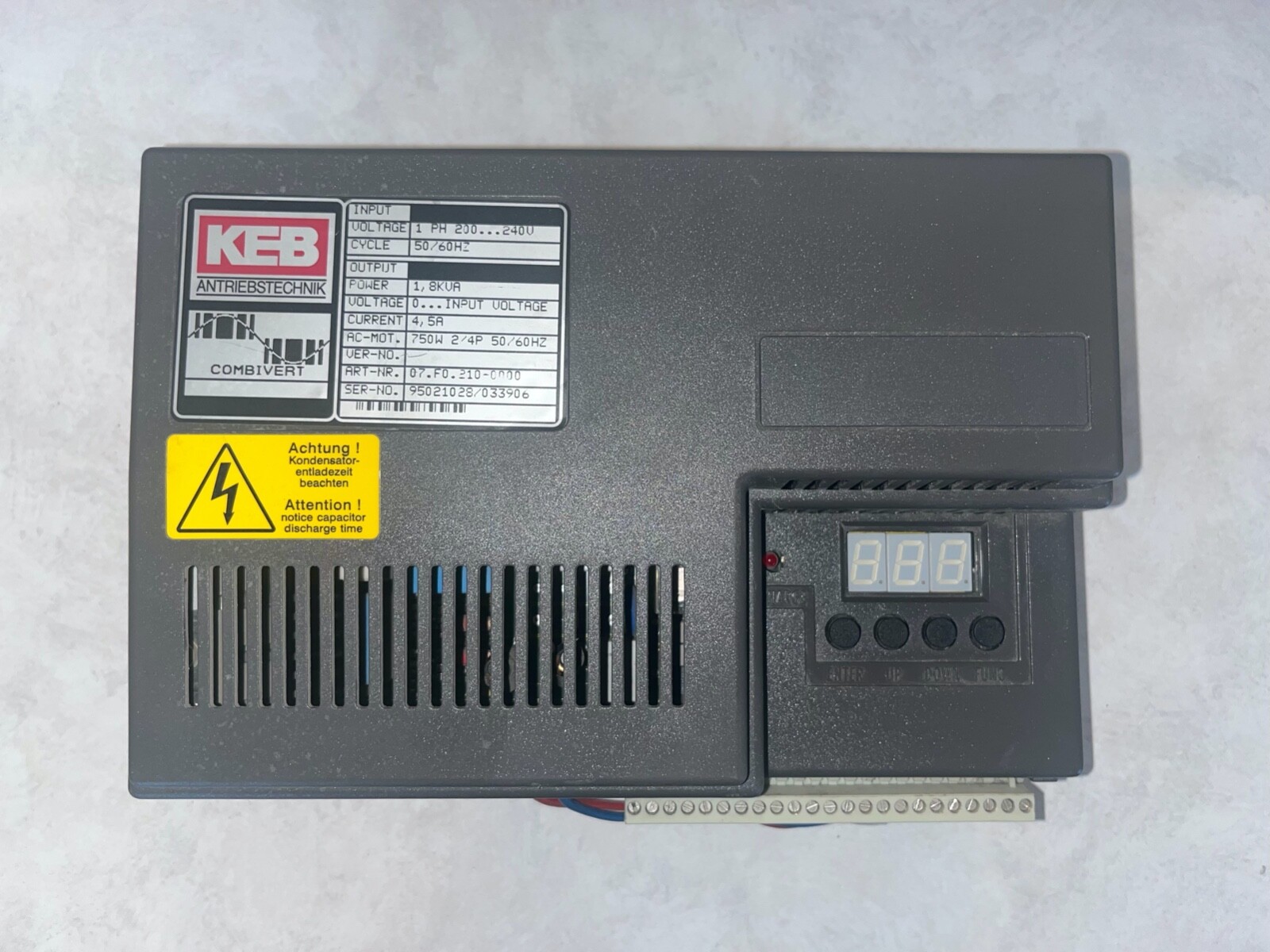 KEB 07.F0.210-0000 COMBIVERT DRIVE 1PH, 200-240V, 50/60HZ, 1,8KVA, 4,5A KEB 07.F0.210-0000 COMBIVERT DRIVE 1PH, 200-240V, 50/60HZ, 1,8KVA, 4,5A