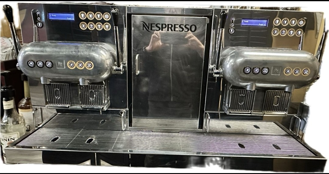 COFFE MACHINE ESPRESSO  NESPRESSO AGUILA 440 PROFESSIONAL 