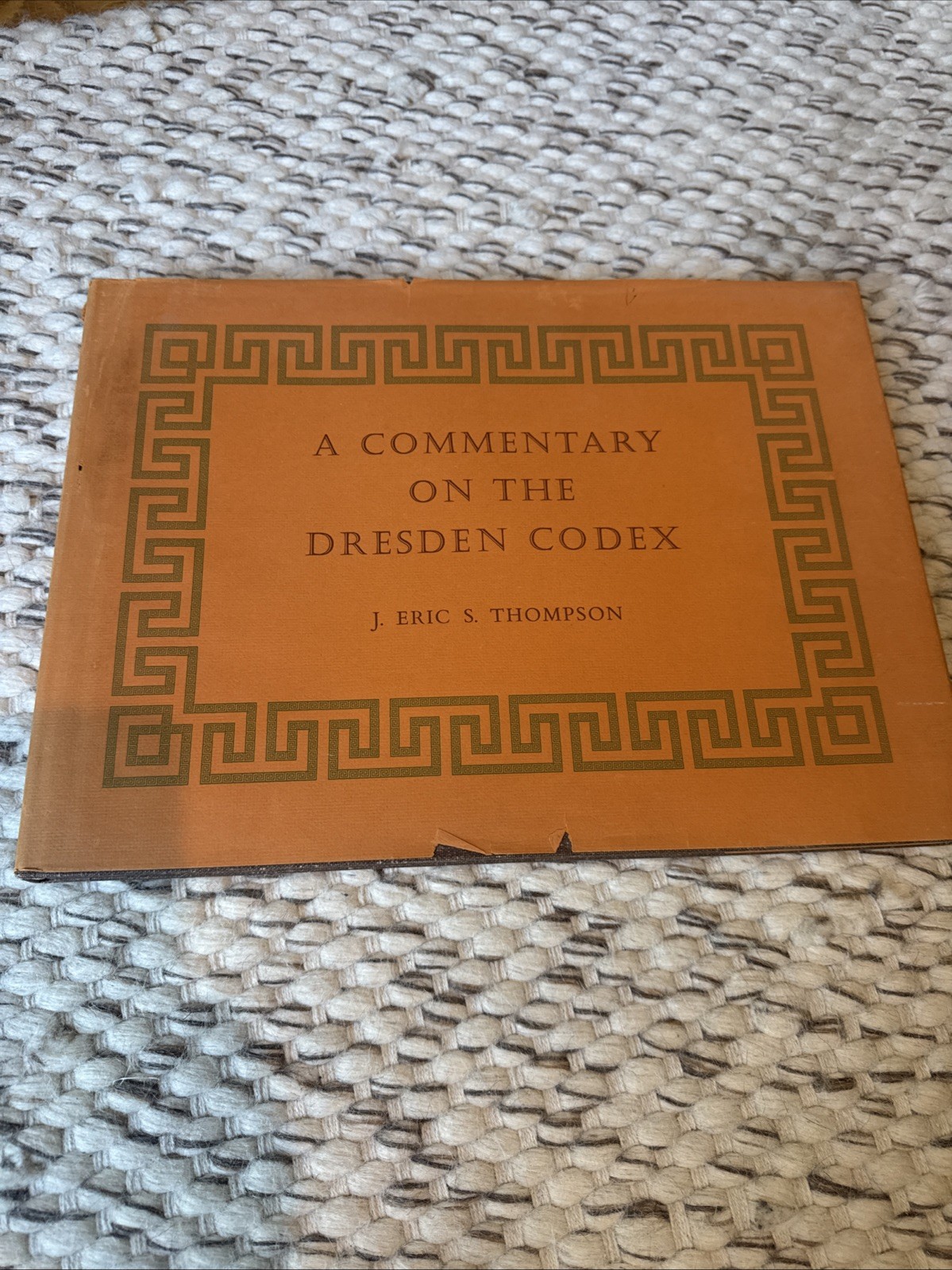 A COMMENTARY ON THE DRESDEN CODEX 1972 J.Eric S.Thompson DJ