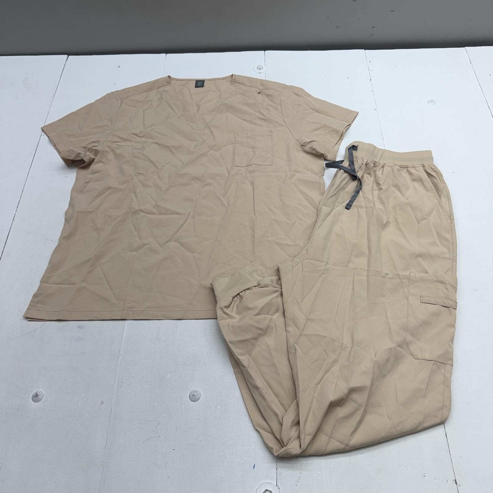 NiaaHinn Scrub Set Womens 2XL Beige V-Neck Top Jogger Pants Pockets Medical