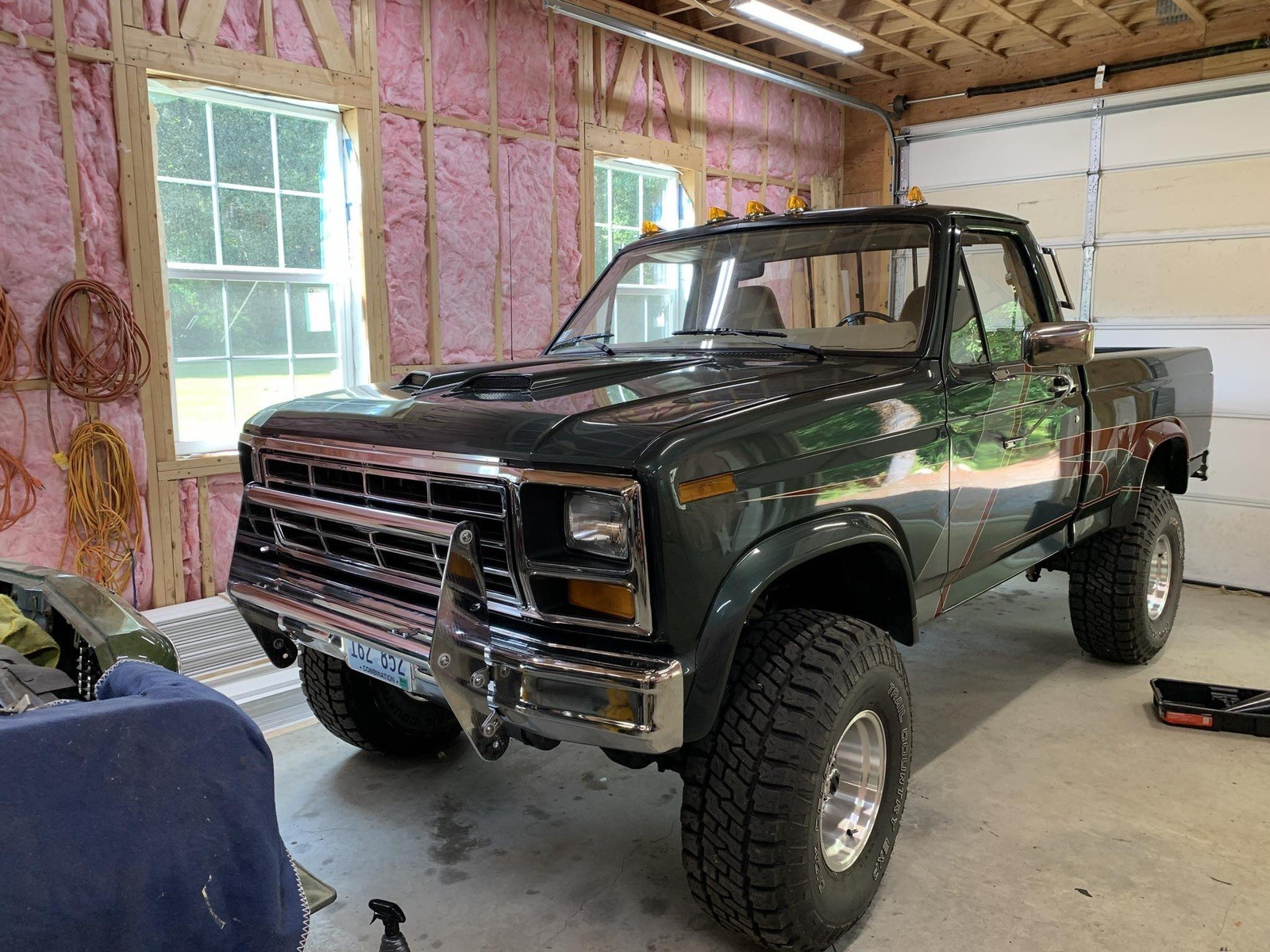1980-1986 full size Ford Bronco F150 F250 Bull Bar push bar grille guard 1980-1986 full size Ford Bronco F150 F250 Bull Bar push bar grille guard