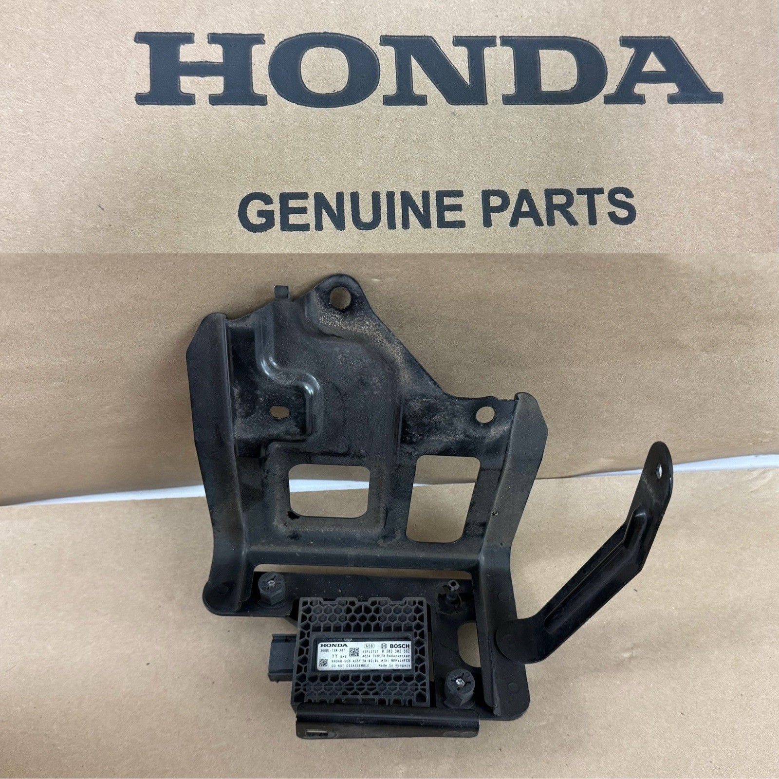 2019-2022 Honda Insight EX Cruise Control Distance Sensor OEM 36803-TXM-A07 2019-2022 Honda Insight EX Cruise Control Distance Sensor OEM 36803-TXM-A07