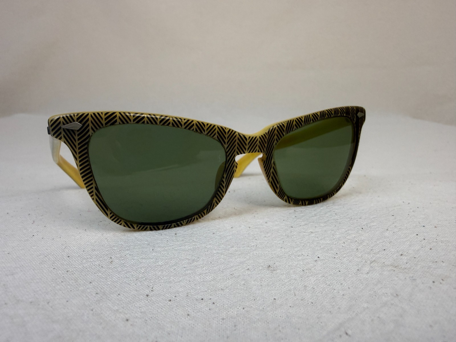 Vintage 1950s American Optical Calobar C23-48 Cat Eye Herringbone Sunglasses