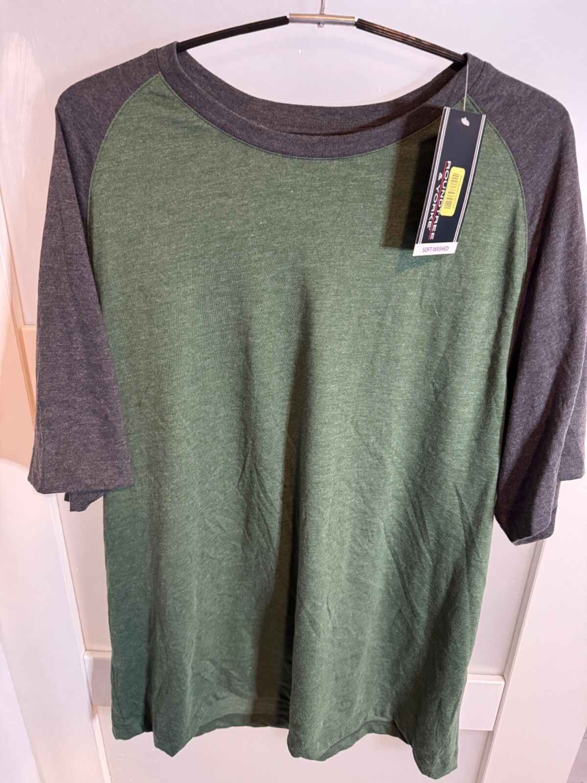 Roundtree & Yorke Soft-Washed Green & Gray Raglan Sleeve T-Shirt Size XL   18-11
