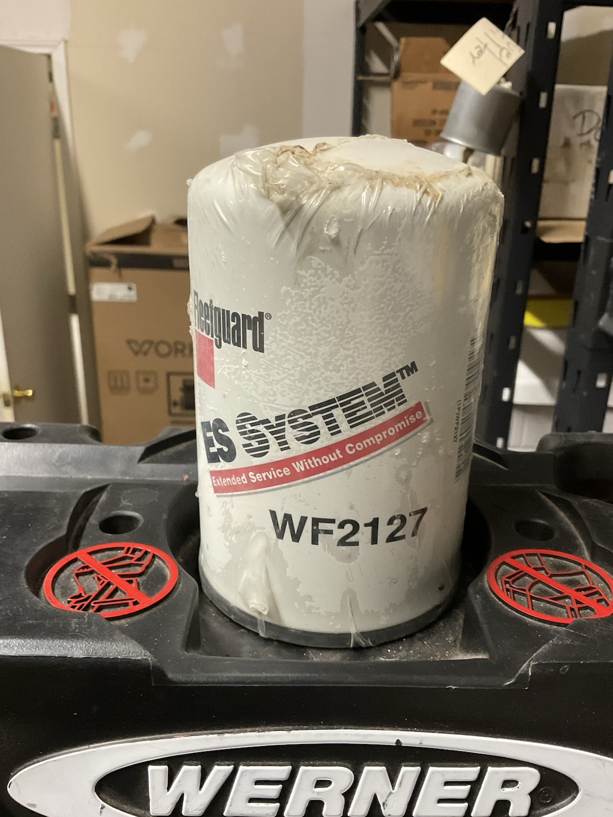 Fleetguard WF2127 ES Coolant Water Filter Cummins ISX X15 Freightliner Kenworth