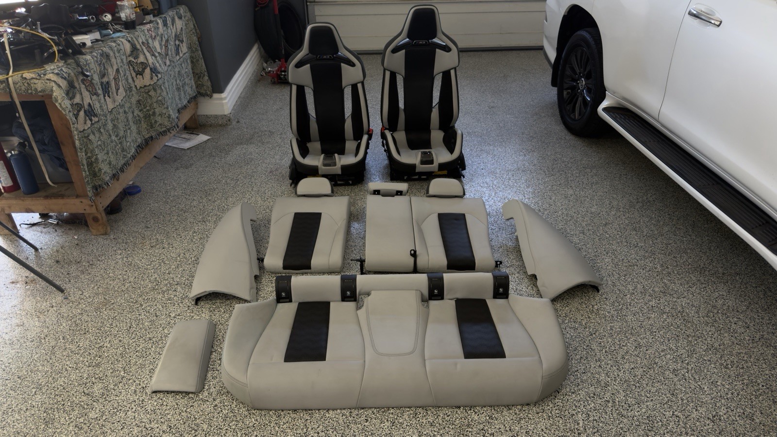 2021-2026 BMW M3 M4 G80 G82 Front Carbon Fiber Bucket Seat Pair Silverstone OEM 2021-2026 BMW M3 M4 G80 G82 Front Carbon Fiber Bucket Seat Pair Silverstone OEM