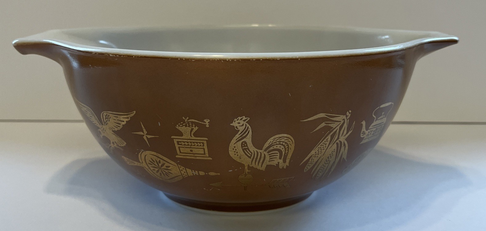 VTG Pyrex 442 Early American 1.5 Quart Cinderella Mixing Bowl Brown Made in USA