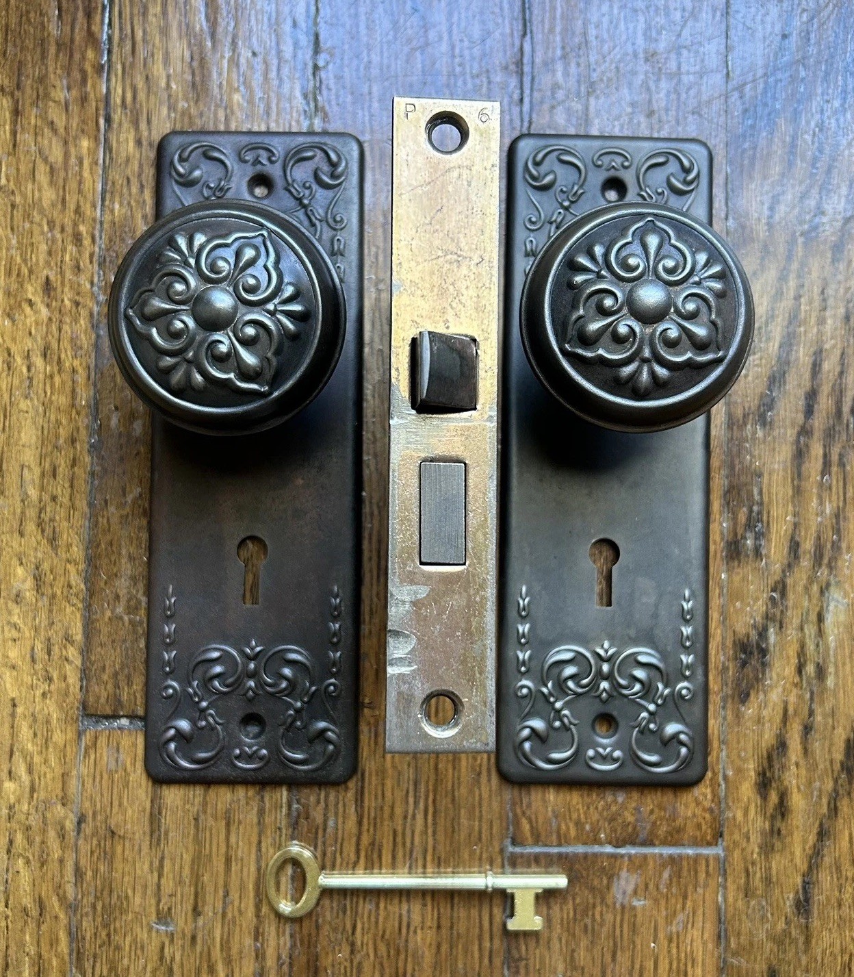 Antique Victorian Cast Iron Finish Door Knobs & Backplates Door Hardware Set 