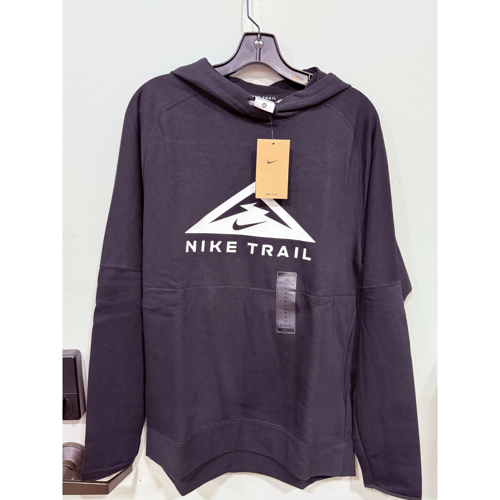 Nike Trail Hoodie Mens Size M Black NWT Dri-FIT Running Pullover DV9324-010