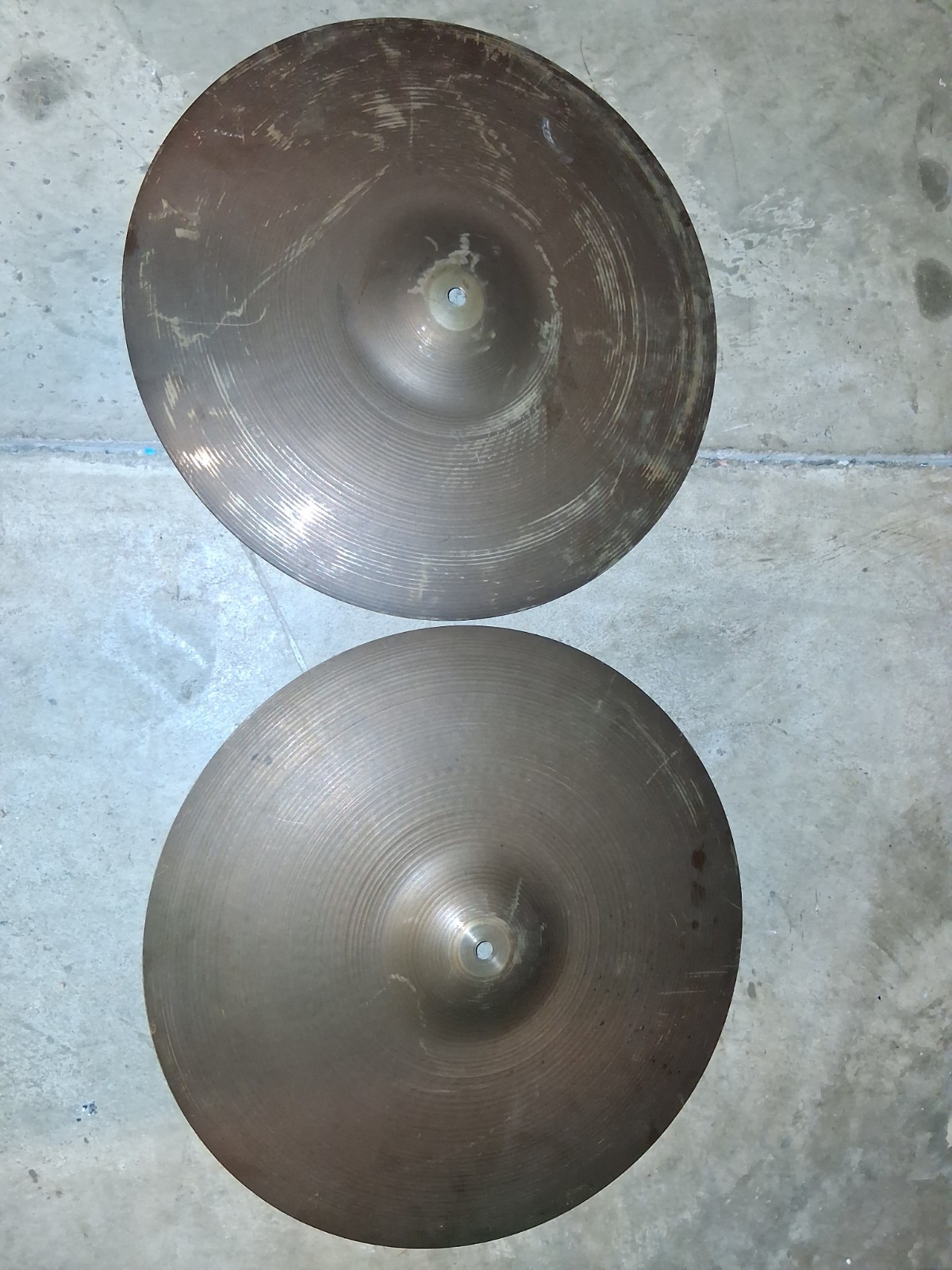 2 Vintage Zildjian 18” Crash Cymbals 2 Vintage Zildjian 18” Crash Cymbals