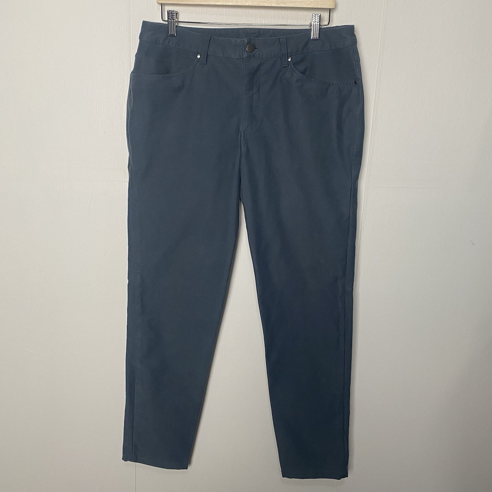 Lululemon ABC Pants Men’s Grayish Blue Classic Fit Chino With 5 Pockets Size 34.