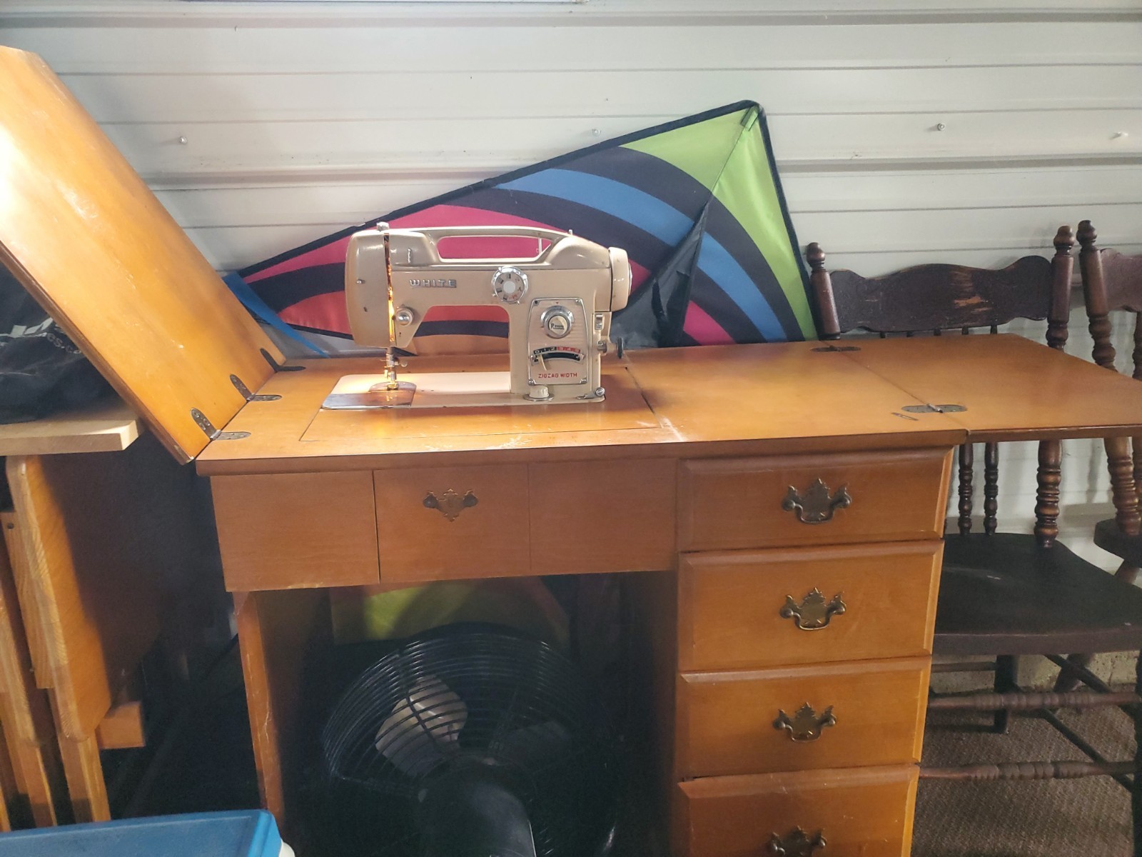 Vintage WHITE Sewing Machine Model 764 with Pedal - WORKING