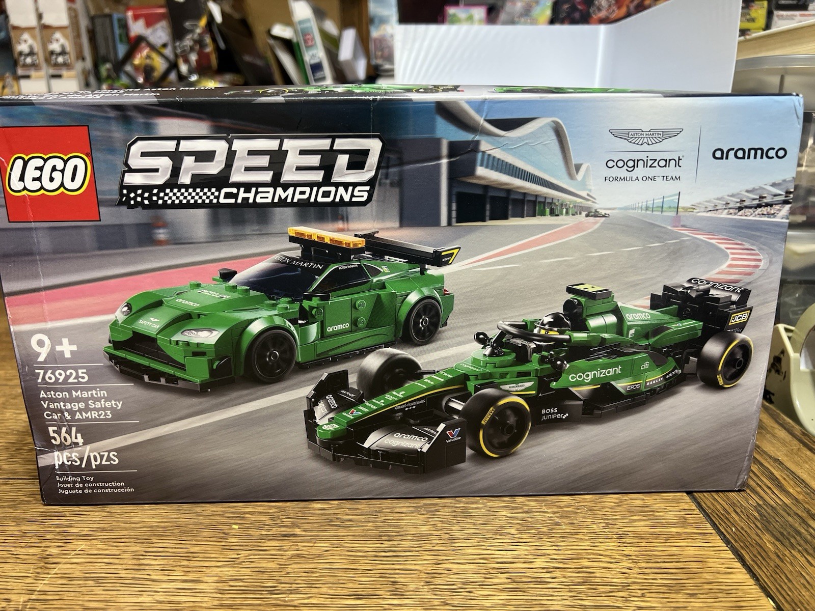 LEGO Speed Champions Aston Martin Safety Car & AMR23 (76925) | Brand New LEGO Speed Champions Aston Martin Safety Car & AMR23 (76925) | Brand New