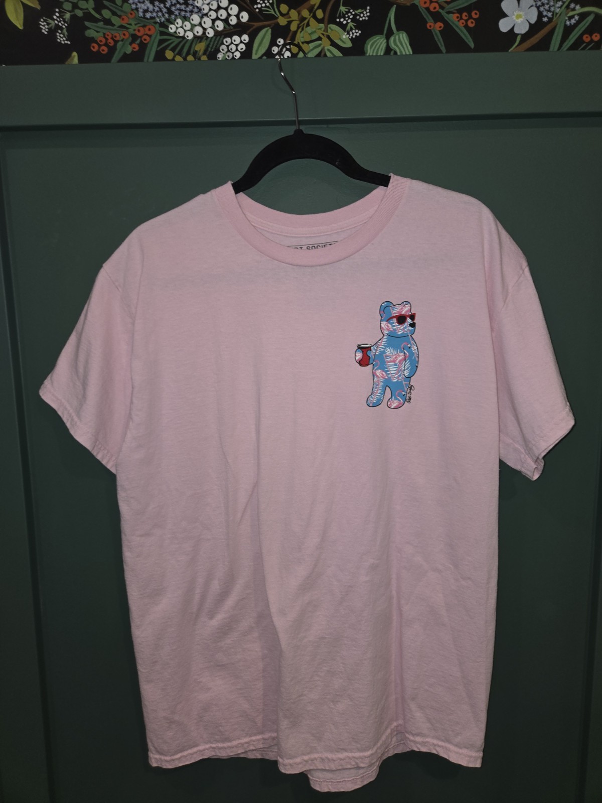 Riot Society Party Bear With Red Cup Graphic Men\'s T-Shirt Size L pink Riot Society Party Bear With Red Cup Graphic Men\'s T-Shirt Size L pink