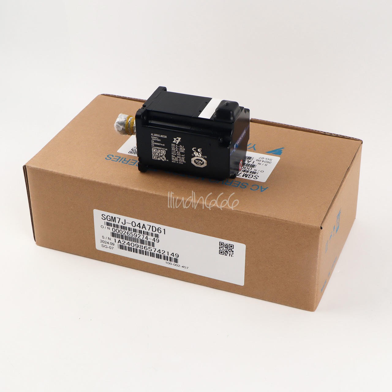 One YASKAWA SGM7J-04A7D61 AC Servo Motor New