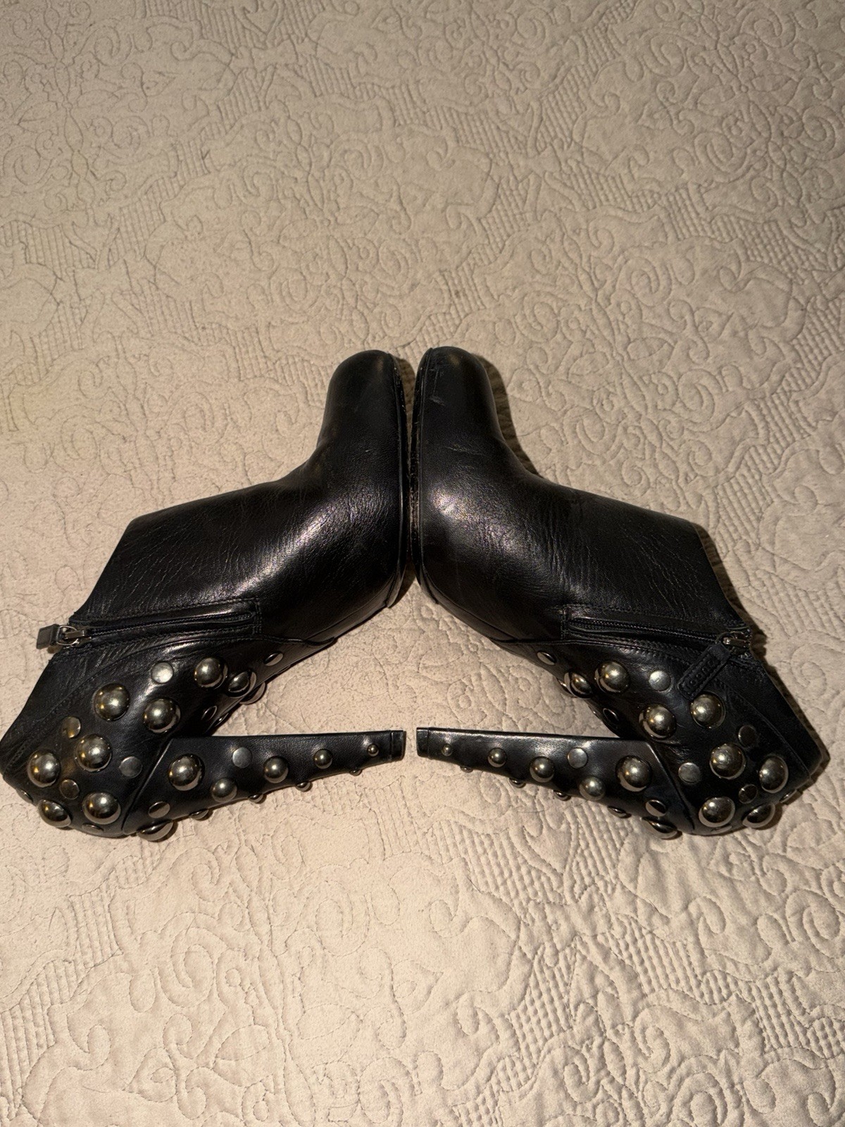 Women’s Black Leather Studded Ankle Booties Pointed Toe Zip Solid Size 40 Women’s Black Leather Studded Ankle Booties Pointed Toe Zip Solid Size 40