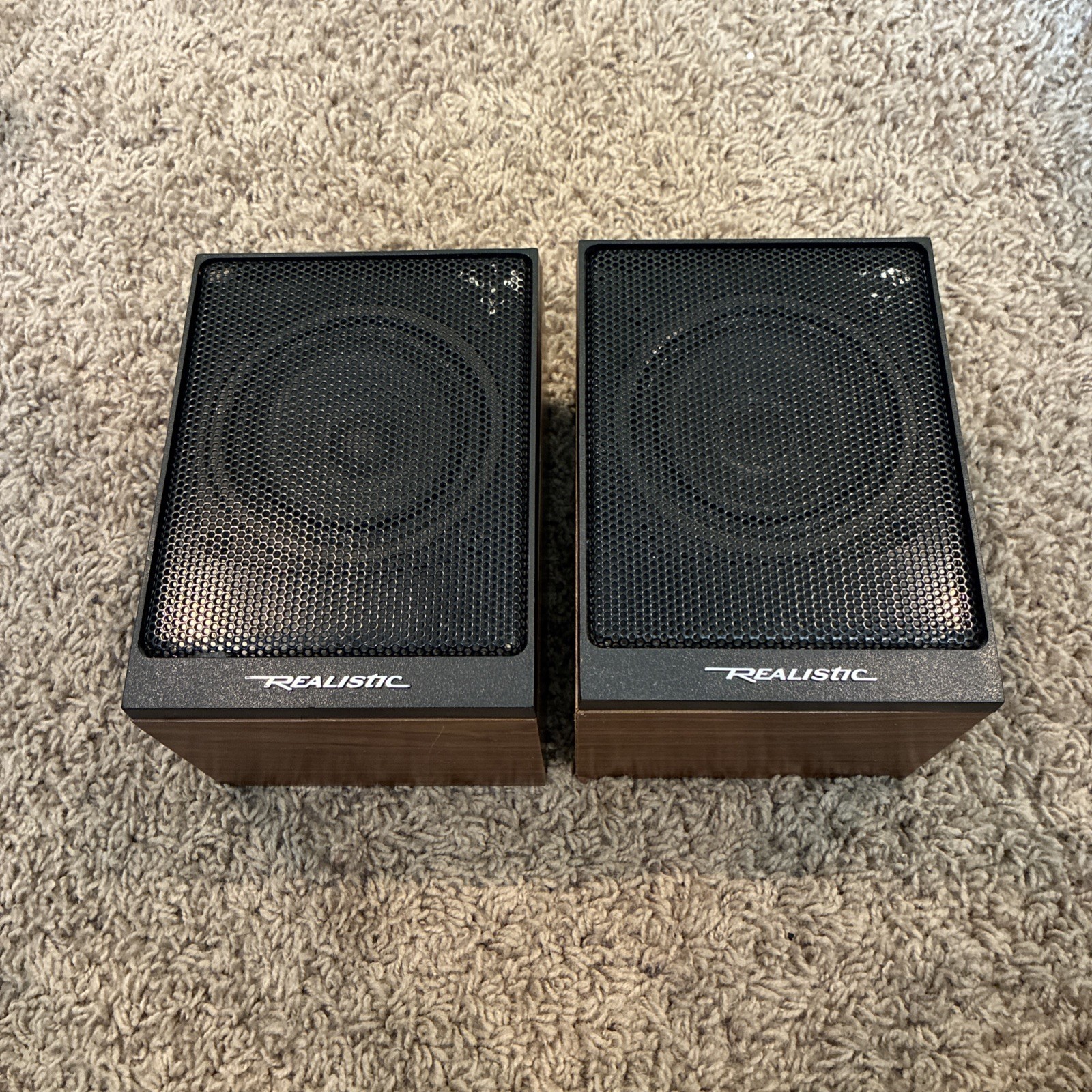 Realistic Minimus 2.5 CAT NO. 40-1999 Bookshelf Speakers Walnut EUC