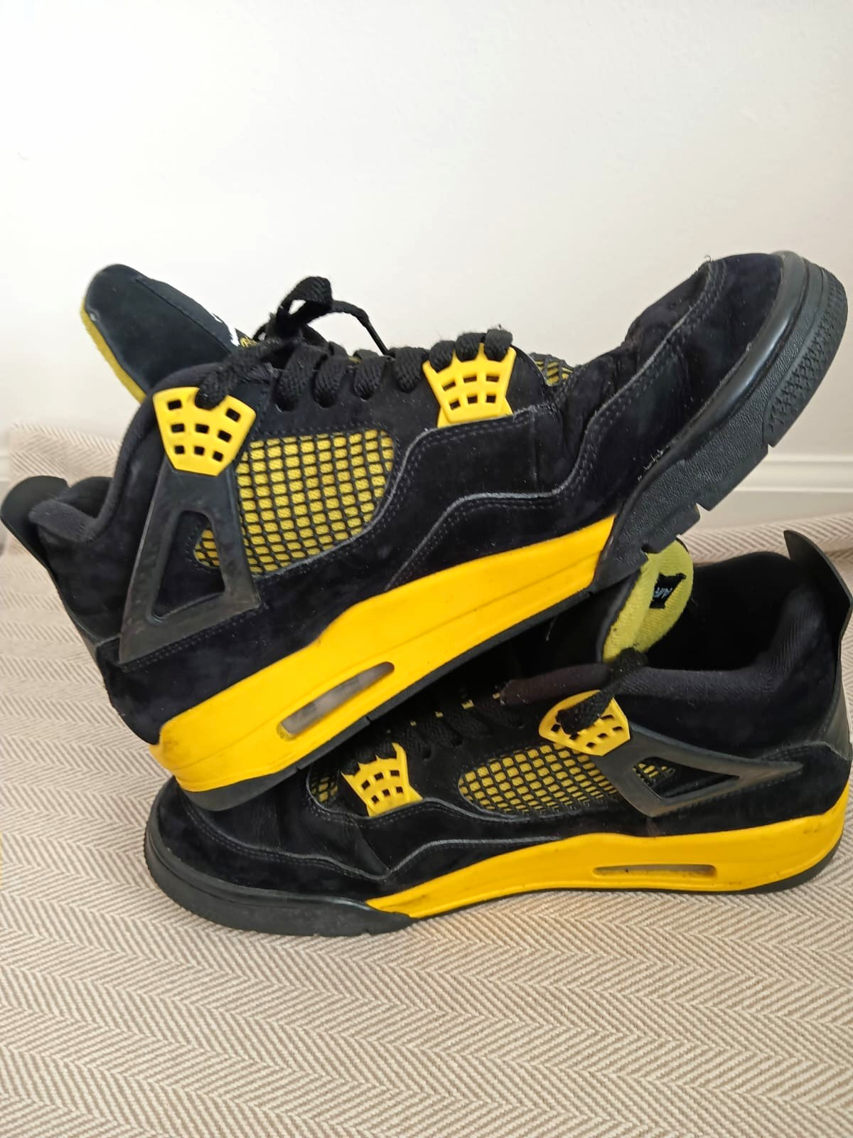 Jordan Air Jordan 4 Retro Thunder 2023 Black/Tour Yellow DH6927-017 Jordan Air Jordan 4 Retro Thunder 2023 Black/Tour Yellow DH6927-017