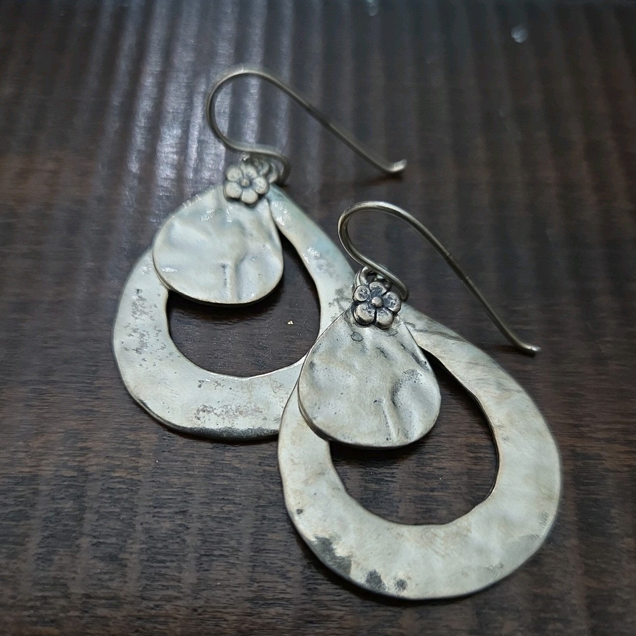 Silpada W2074 Hammered Sterling Silver Teardrop Flower Dangle Drop Earrings RARE