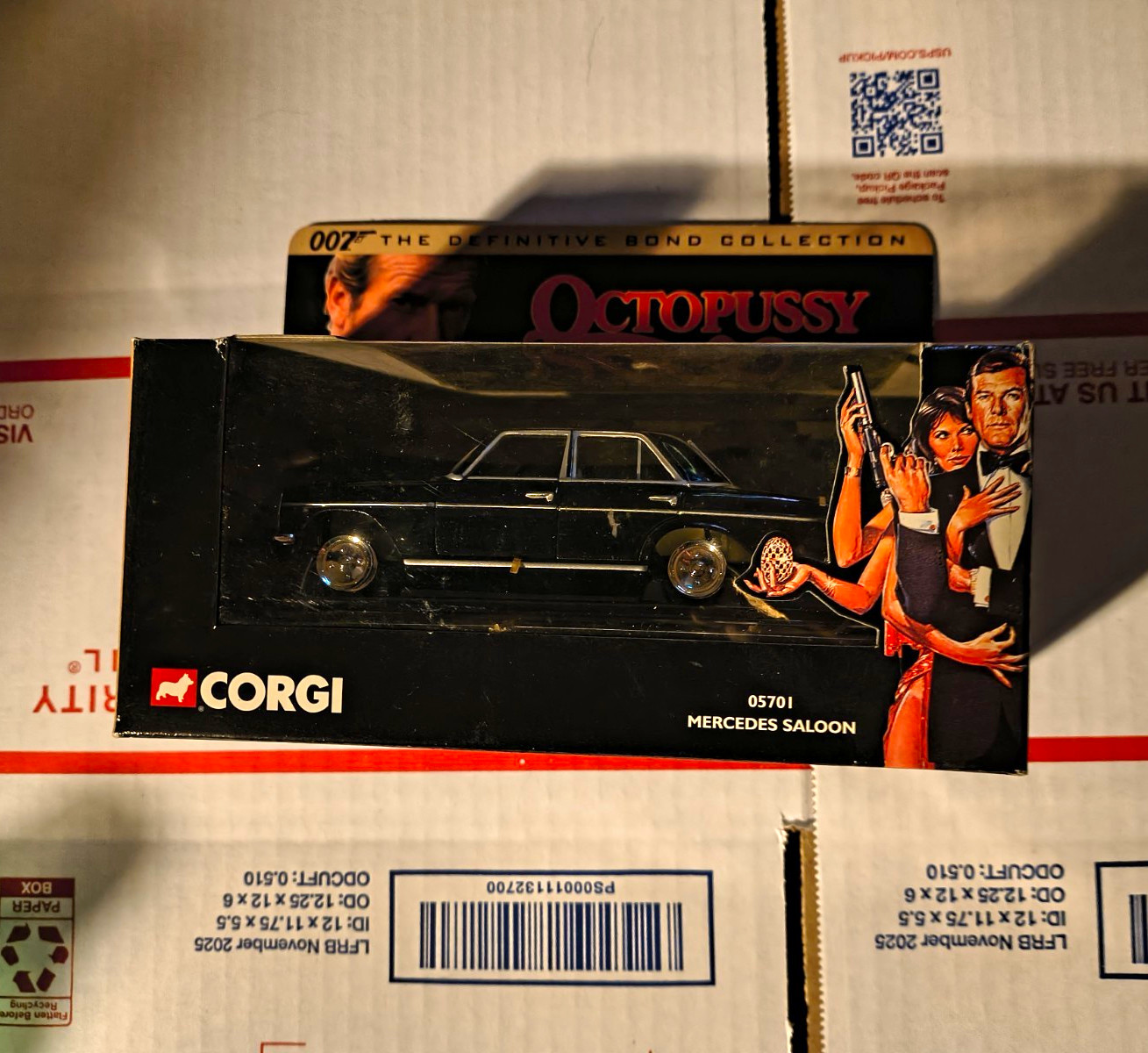 Corgi 007 Definitive Bond Collection Octopussy Mercedes Saloon 1:43 w/Case