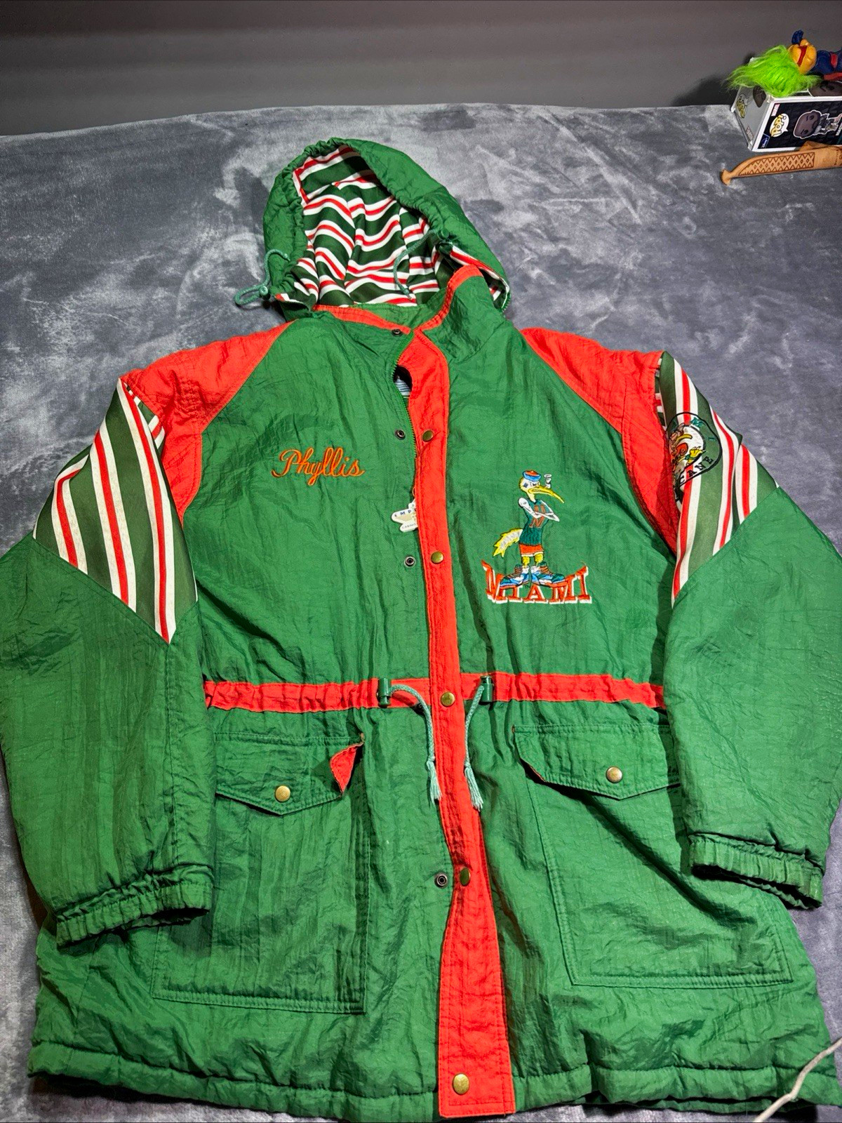 Vintage 90’s Miami Hurricane Hooded Jackt Green/Whit Striped Lining XXL-A21 Vintage 90’s Miami Hurricane Hooded Jackt Green/Whit Striped Lining XXL-A21