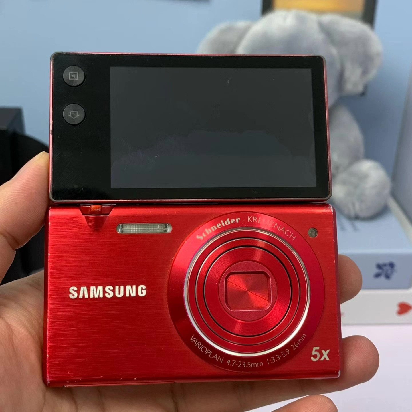 Samsung MV800 Digital Camera 16.1MP 5X Optical Zoom Selfie Flip-out Vlog 720p HD
