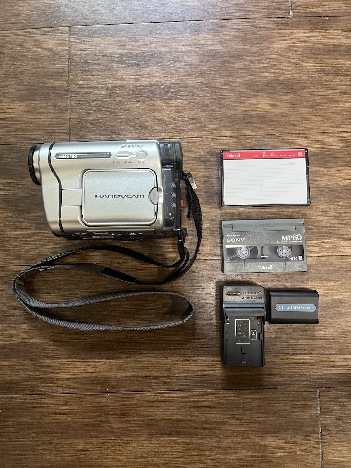 Sony Handycam CCD-TRV138 Hi8 Video8 8mm Camcorder Charger Tape Bundle - Working Sony Handycam CCD-TRV138 Hi8 Video8 8mm Camcorder Charger Tape Bundle - Working