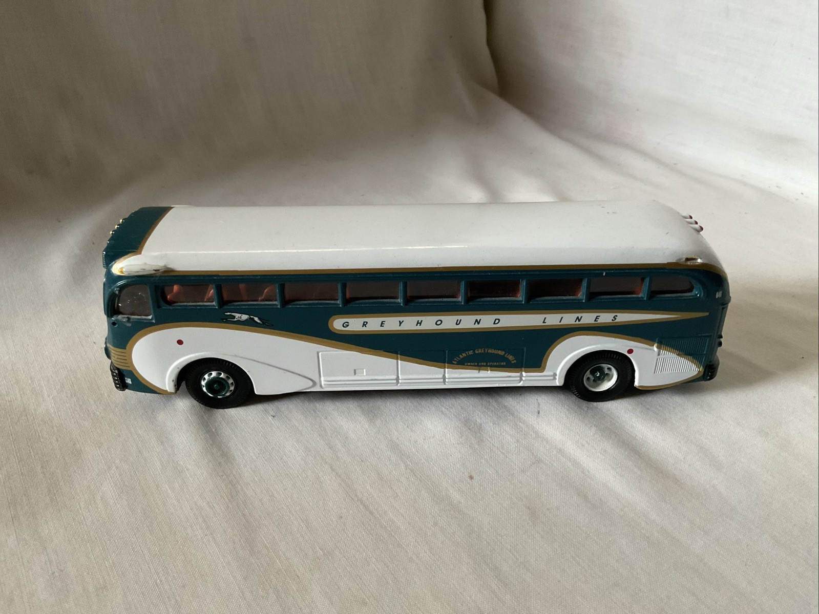 Corgi Classics Limited Edition Greyhound Lines Yellow Coach 743 Silverside. ST