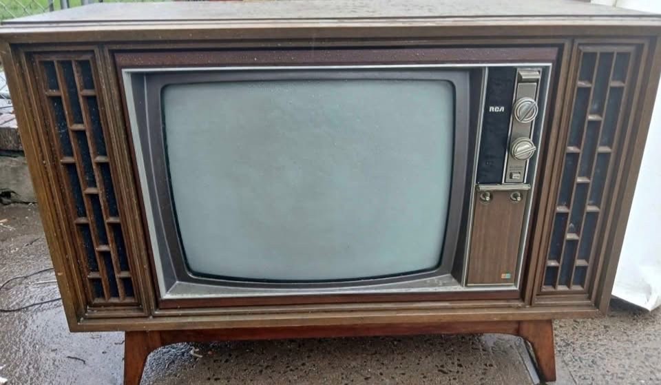 RCA TV (c.1971) Vintage/Antique