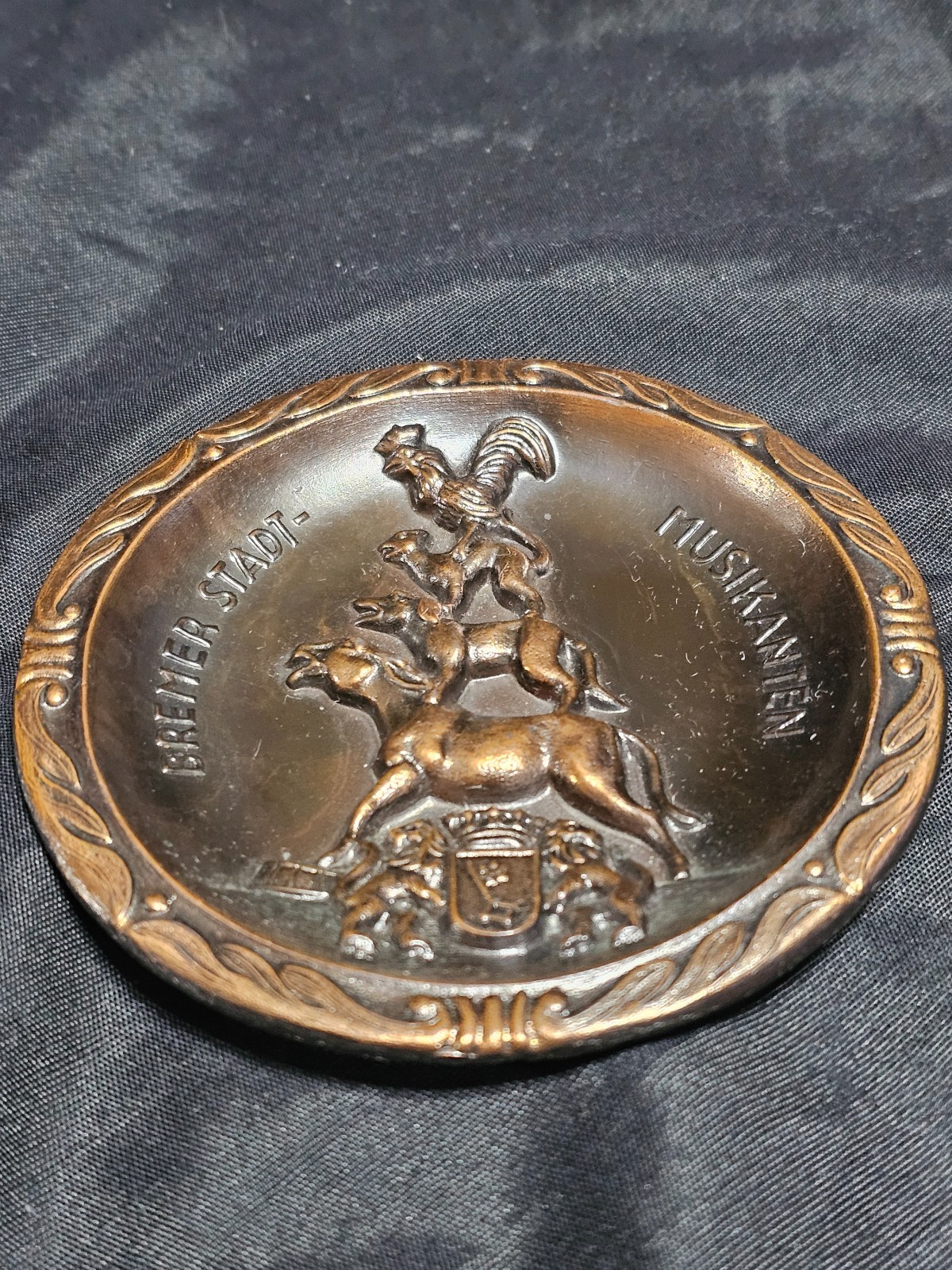 Vintage German Souvenir Bremer Stadt Musikanten -  3 1/2 inch Wall Hanger