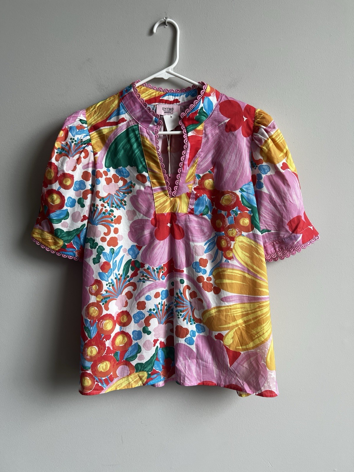 Entro Top Floral  Puff Sleeve Blouse M Button Front NEW  Feminine Colorful Cotto