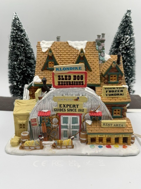 Lemax Vail Village Klondike Sled Dog Excursions Lighted Building 2009