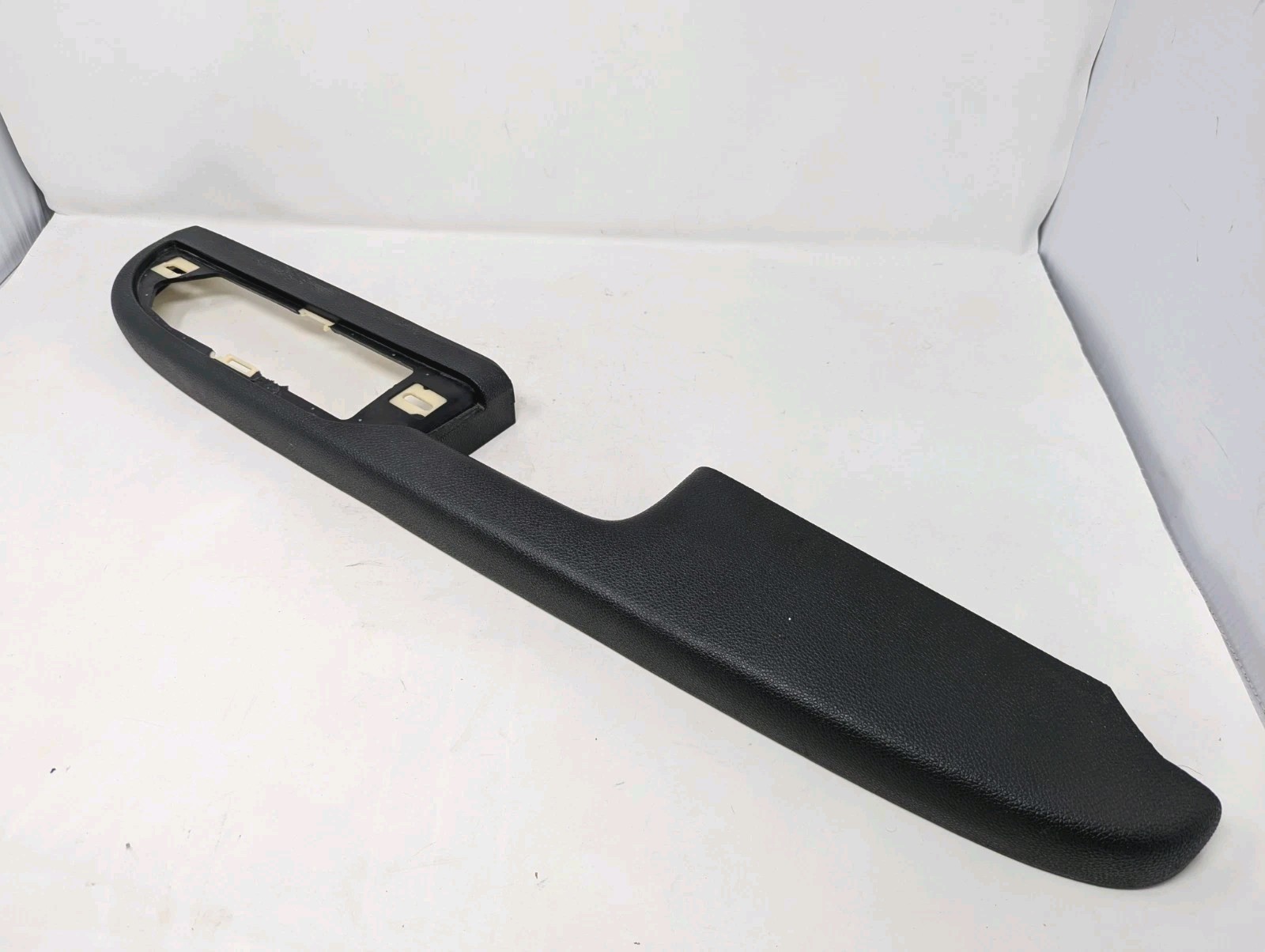 2007 - 2009 Chevrolet Tahoe GMC Yukon Door Panel Armrest Black Front Right