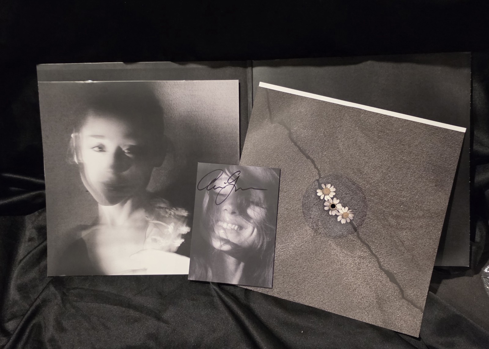 🔥 SIGNED Ariana Grande Petal Translucent Pearly White w/Full Signature 