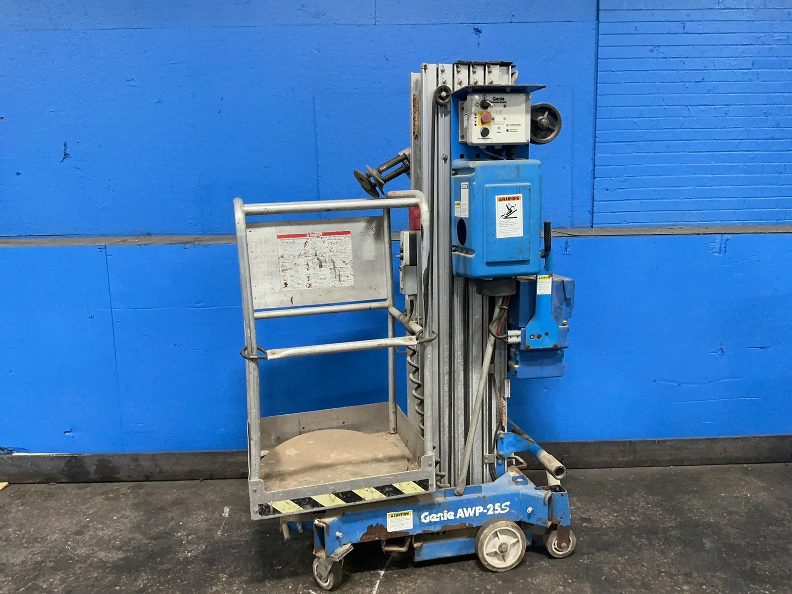 GENIE INDUSTRIES ONE MAN BASKET LIFT AWP-25S