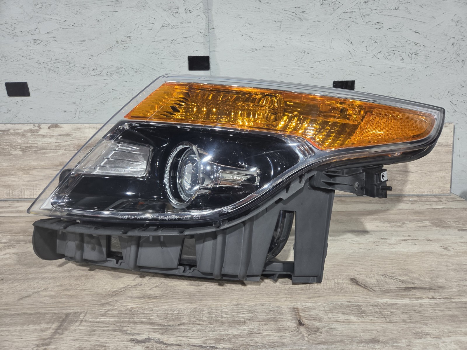 Genuine 2011-2015 Ford Explorer Left Headlight Halogen OEM New Open Box Genuine 2011-2015 Ford Explorer Left Headlight Halogen OEM New Open Box