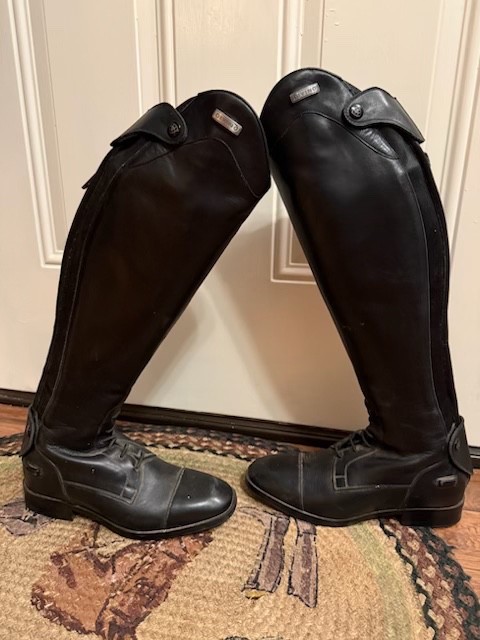 Ariat Divino Zip Riding Boots Black Women’s Sz 7.5 Reg. Height Med. Calf - EUC Ariat Divino Zip Riding Boots Black Women’s Sz 7.5 Reg. Height Med. Calf - EUC