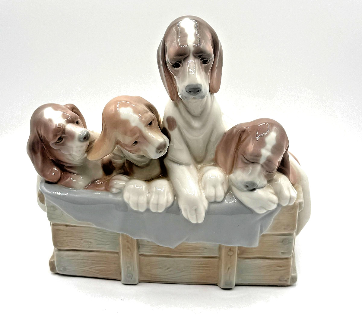 LLADRO Figurine Glossy ‘Four Beagle Puppies in a Basket’ Vtg Retired 1978