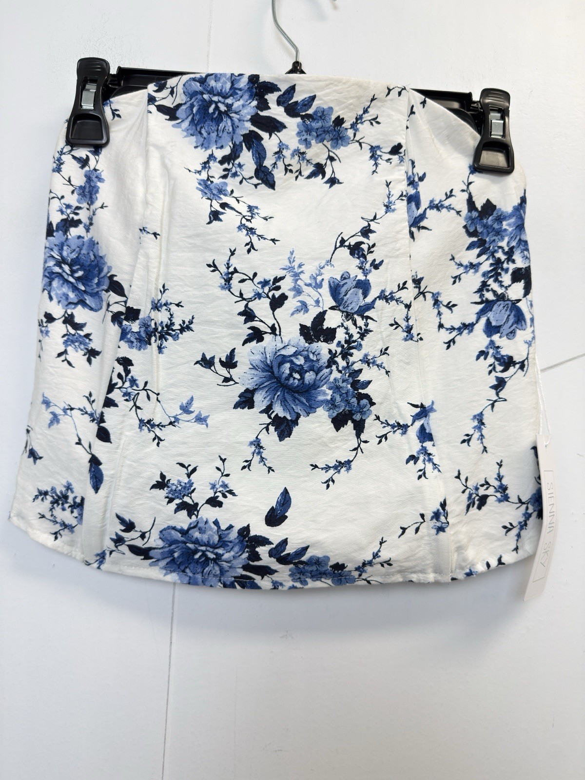 NEW Sienna Sky Blue White Floral Crop Top Women Size M Elastic Back Romantic