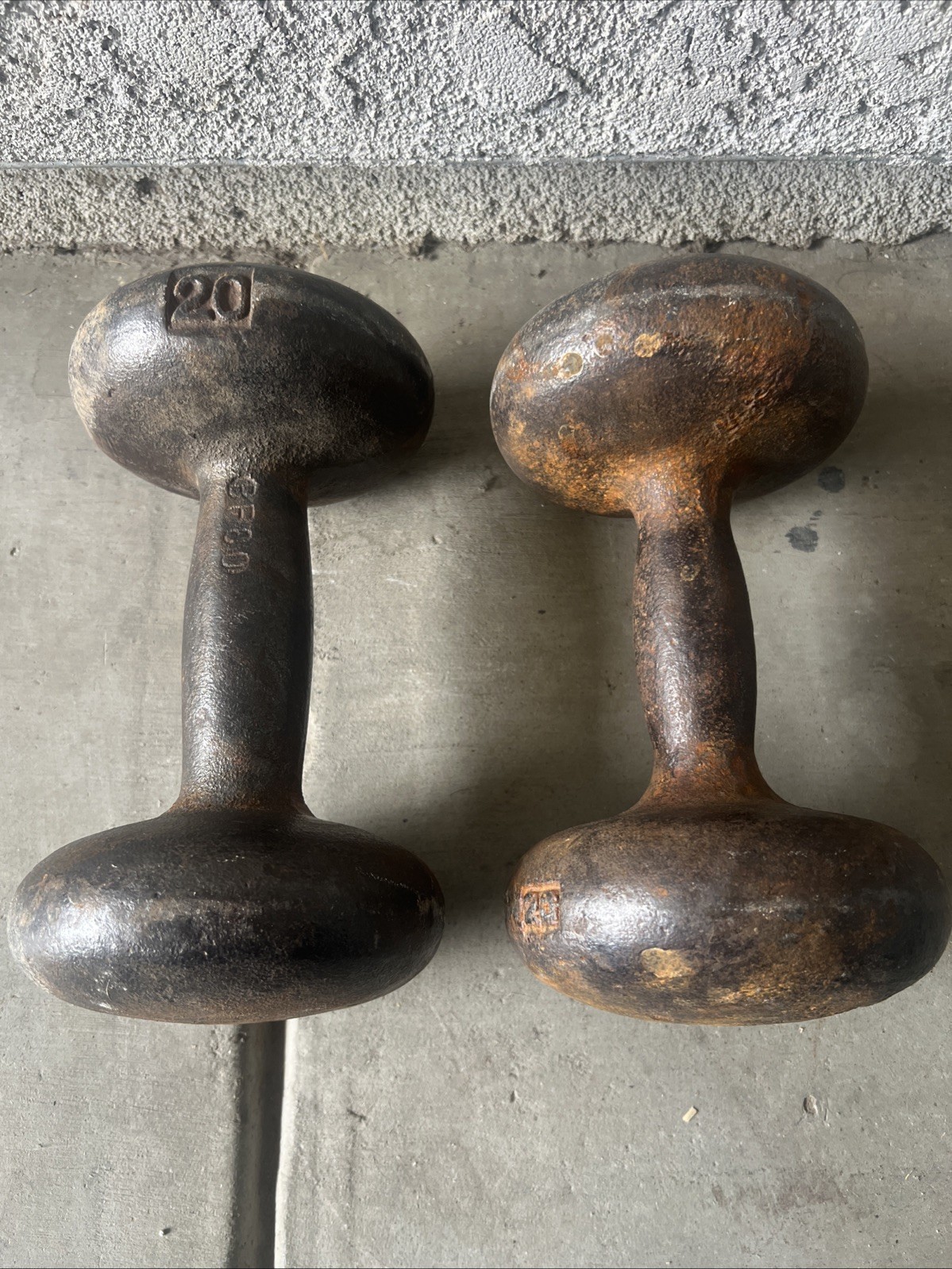 Vintage (1)BFCO Cast Iron (1)  20 lb Dumbbells Pair Bun Mushroom Head Rare Read