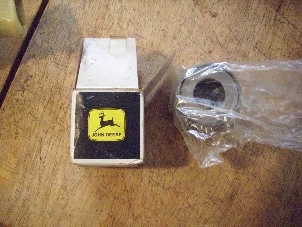 AR81610 John Deere  power steering Housing oem lot 1