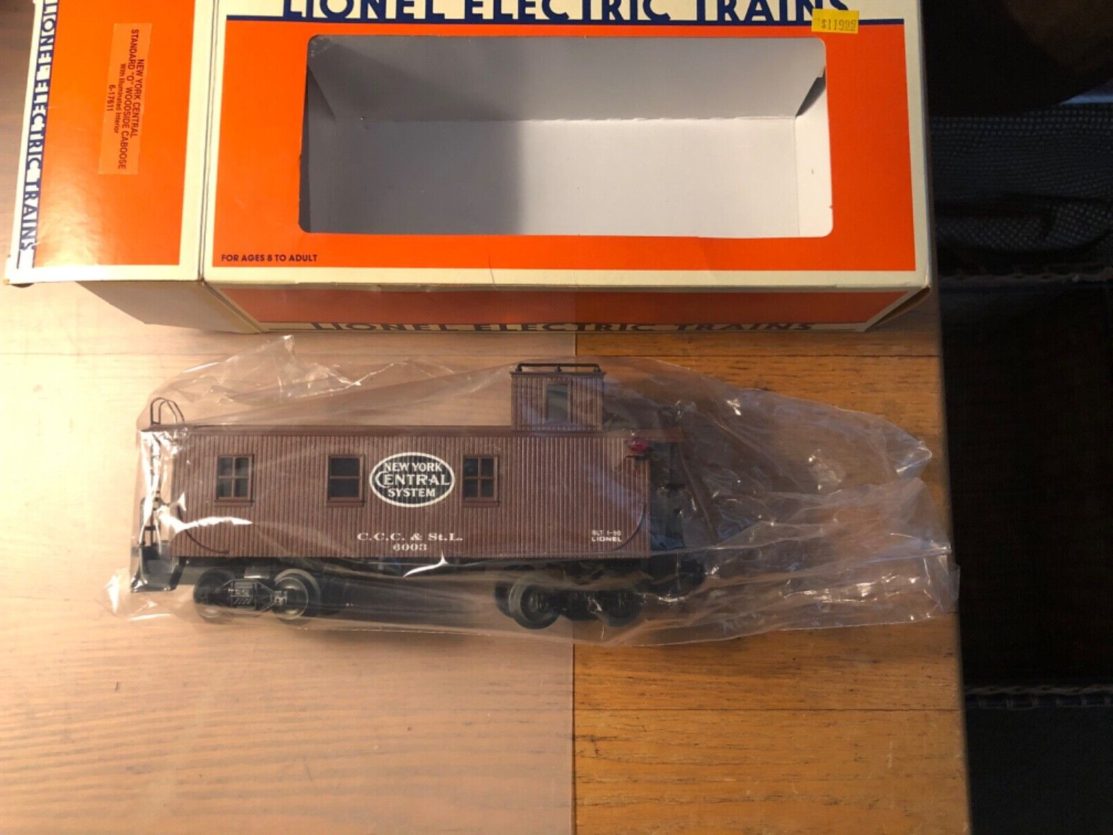 Lionel O 6-17611 NYC Woodside Caboose w/illuminated interior NIB