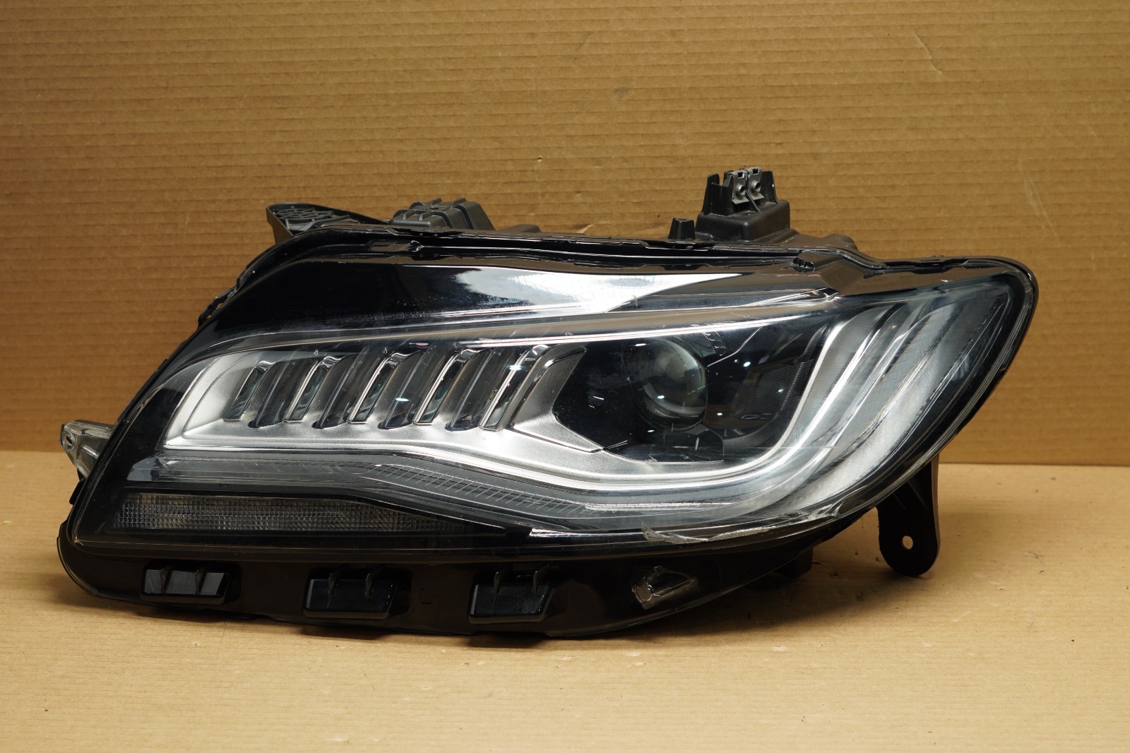 2017- 2020 LINCOLN MKZ (LEFT/DRIVER) XENON W/ LED HEADLIGHT OEM W1