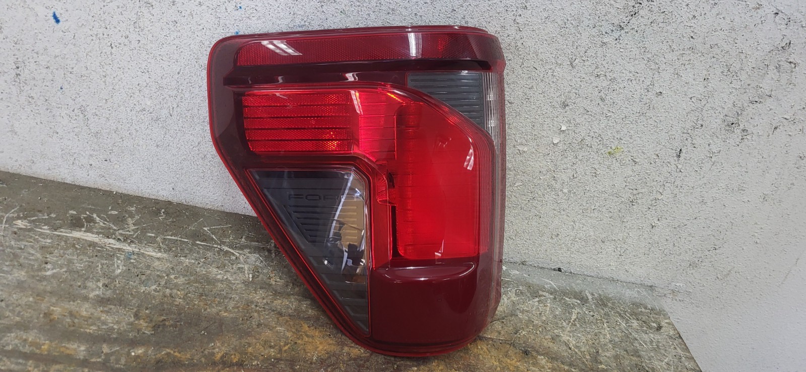 2024-2025 FORD F150 TAIL LIGHT Lamp DRIVER SIDE USED OEM *PN460