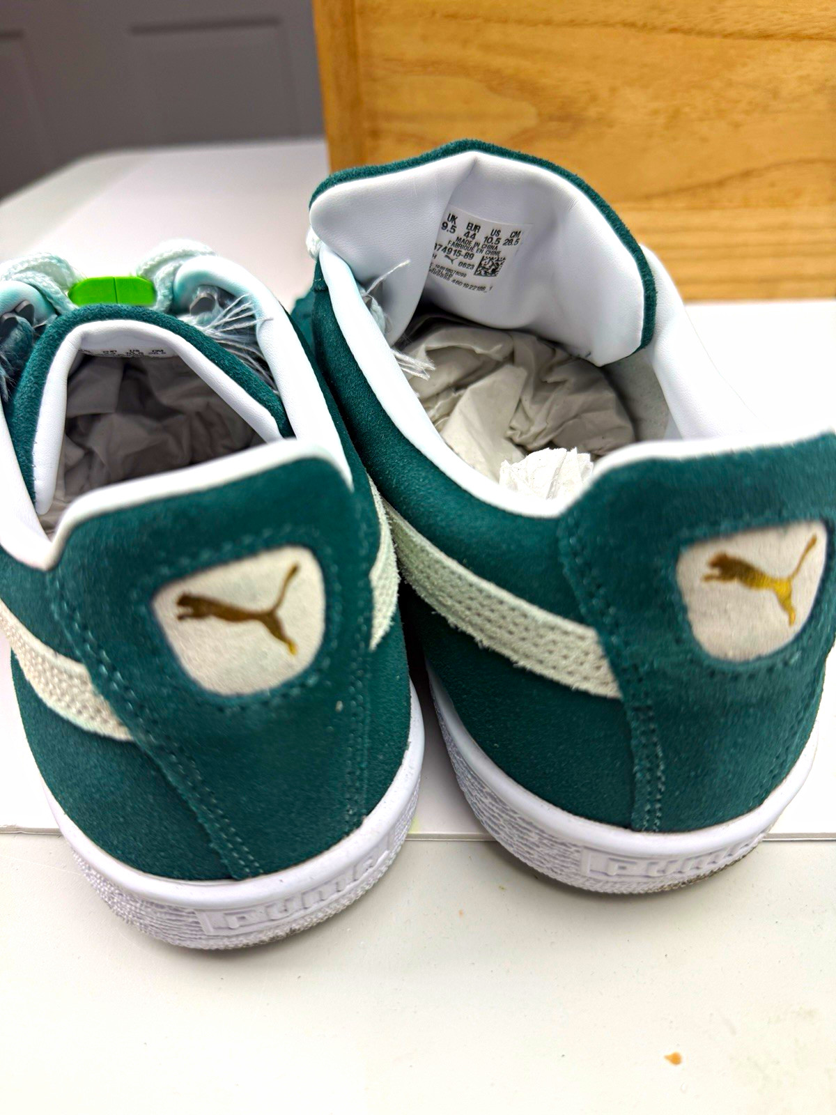 PUMA Suede Classic 21 Low Top Suede Lace-Up Sneakers Malachite/White 374915-89