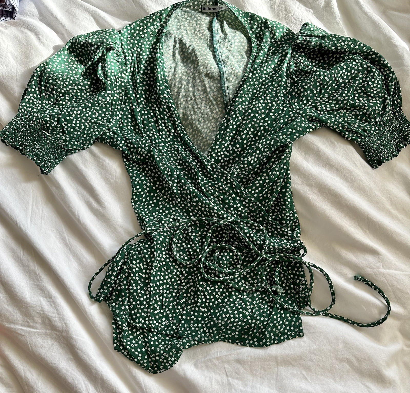 AUTHENTIC REFORMATION DITZY DAISY FLORAL GREEN WRAP TOP SIZE SMALL