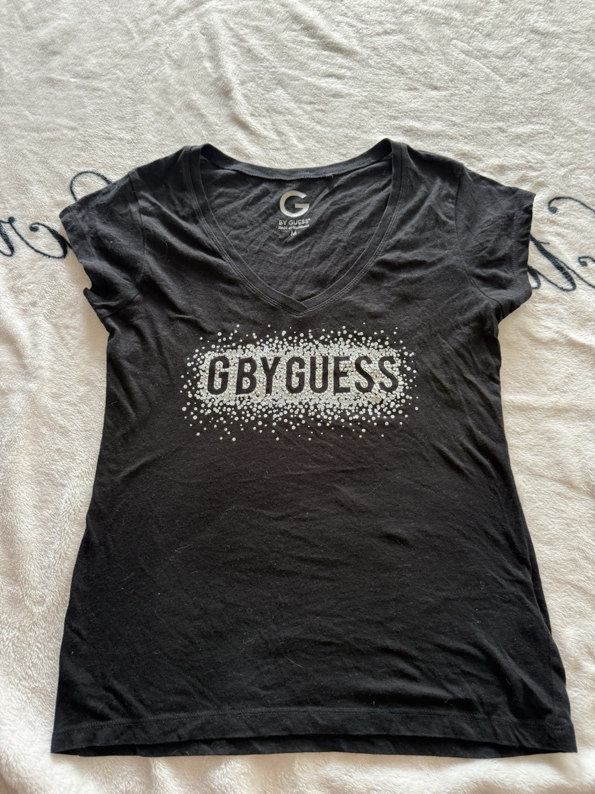 G by GUESS Women’s Black V-Neck Short Sleeve Logo T-Shirt Regular Size M